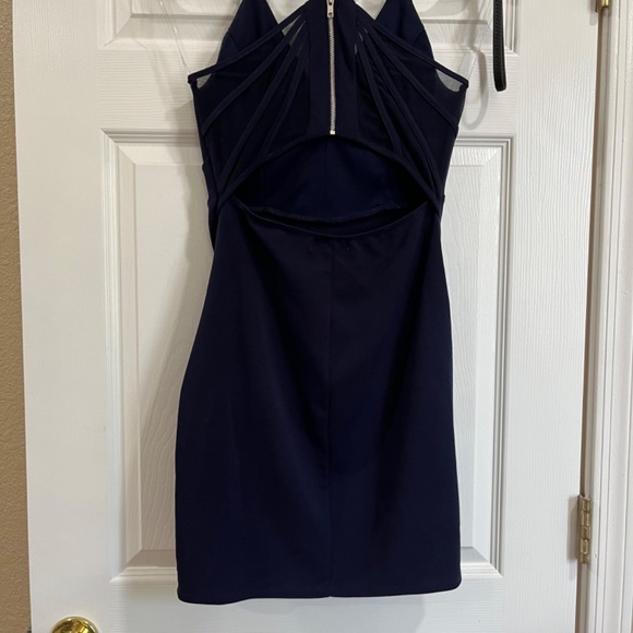 Honey & Rosie: MEDIUM V-Neck Mesh Cage Back Pleated Dress - Picture 4 of 5